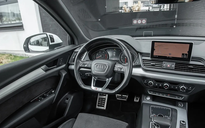 Audi Q5 cena 119500 przebieg: 190000, rok produkcji 2018 z Chełmża małe 704